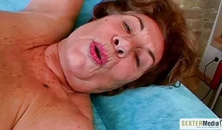 دختر با گربه او را در گروه تلگرامsex دوربین